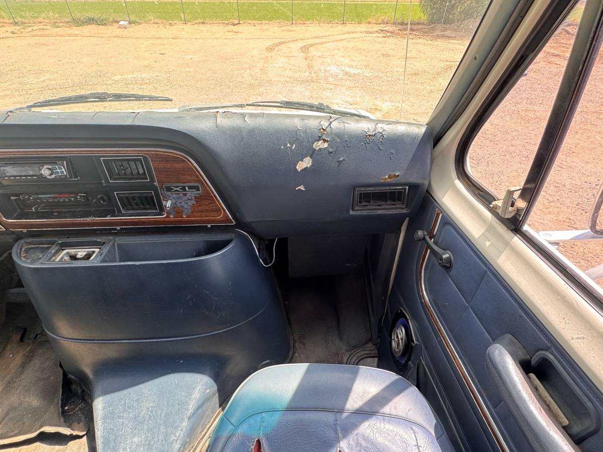 Ford-e350-passenger-van-1991-white-11