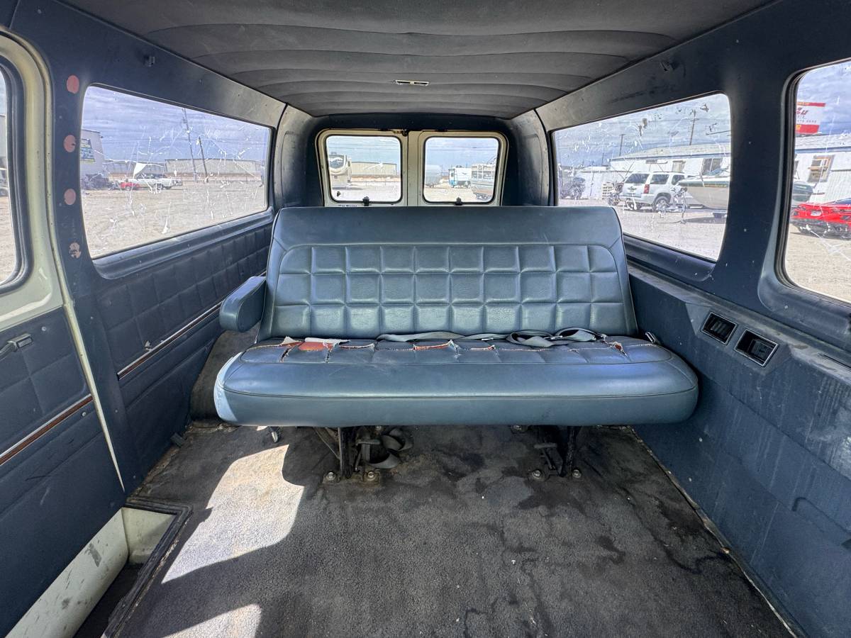 Ford-e350-passenger-van-1991-white-13