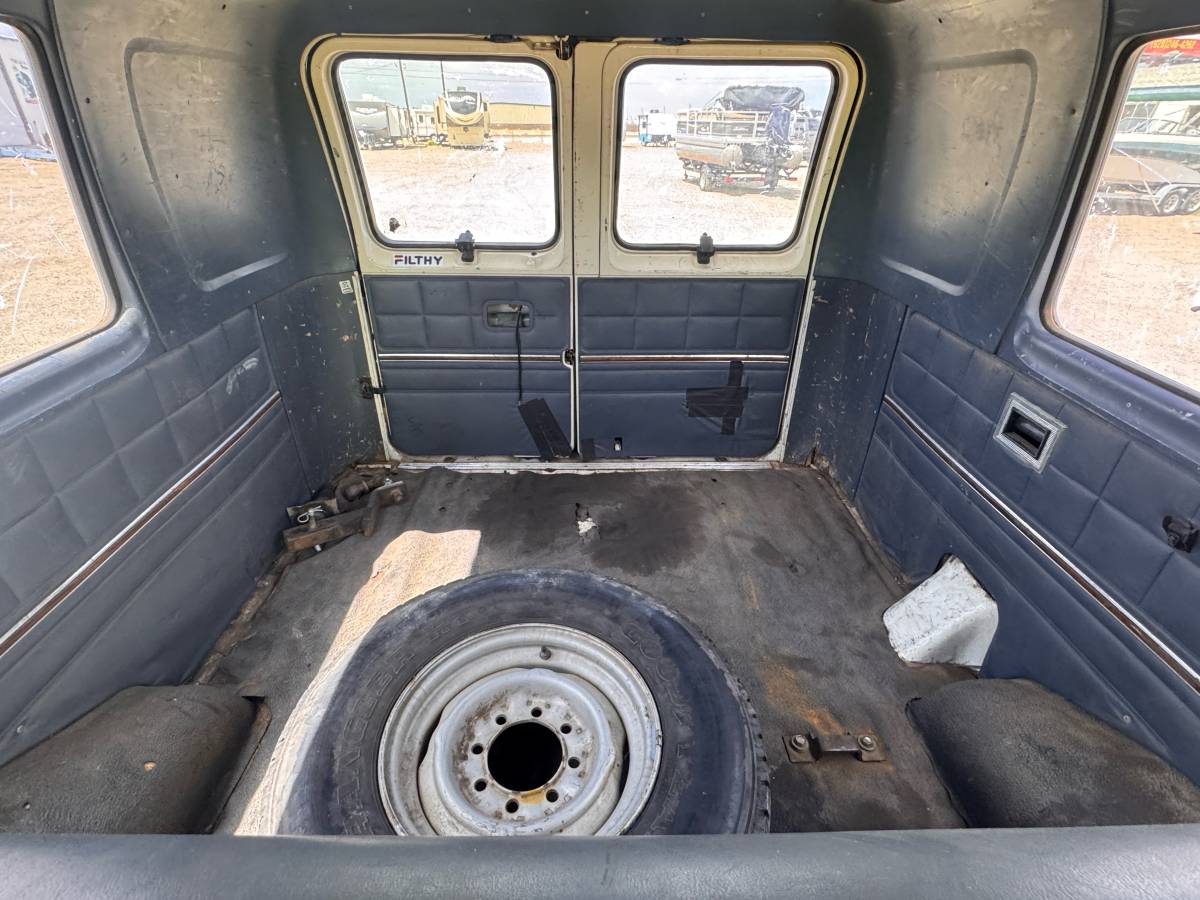 Ford-e350-passenger-van-1991-white-16