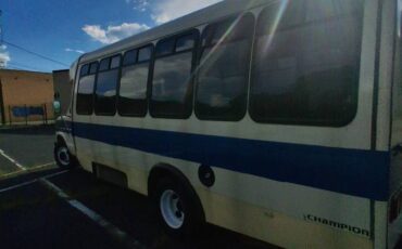Ford-e350-shuttle-bus-1990-white-3