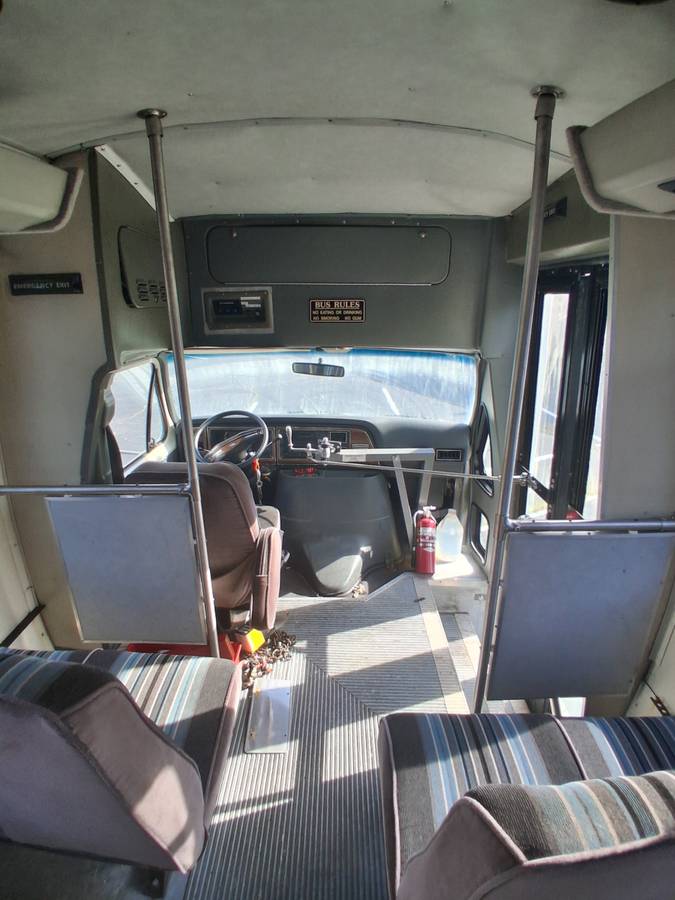 Ford-e350-shuttle-bus-1990-white-5