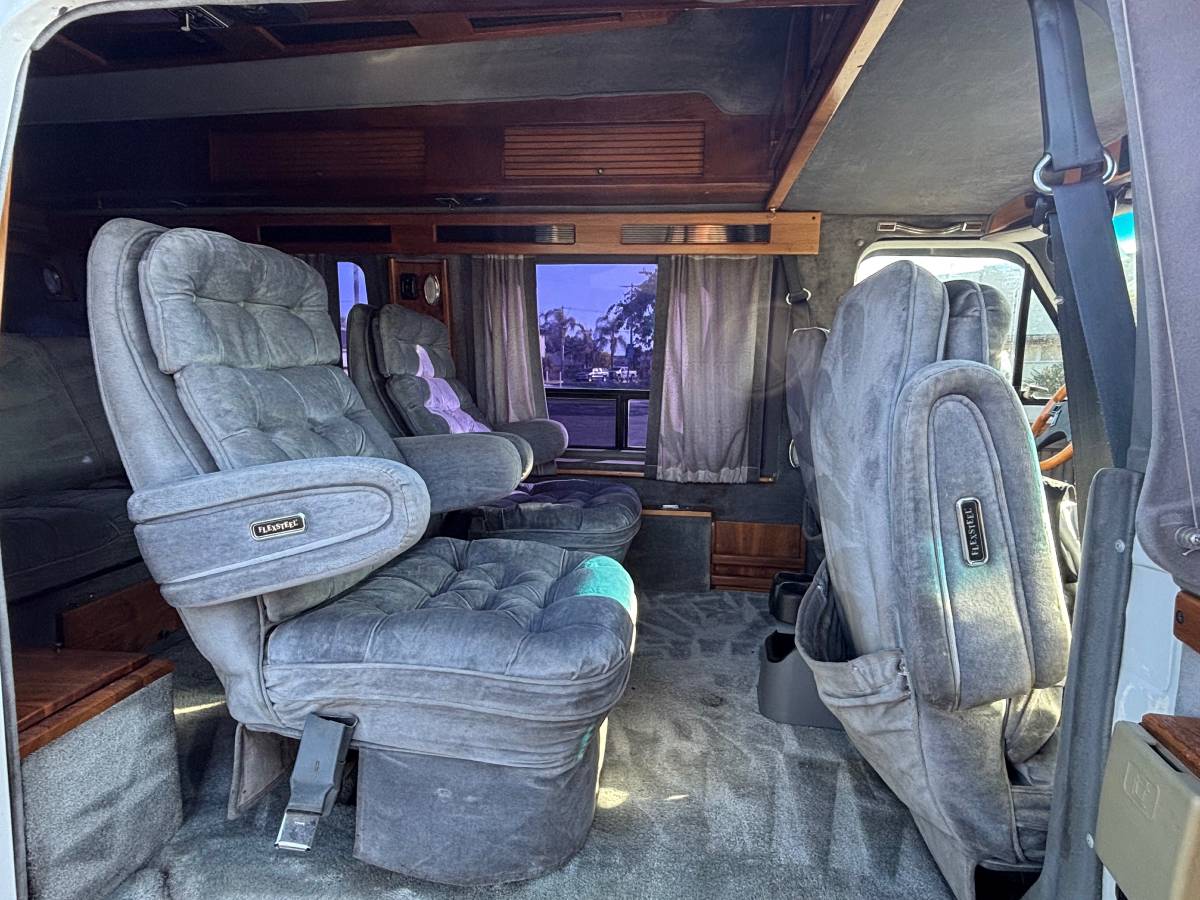 Ford-econoline-150-1990-white-6