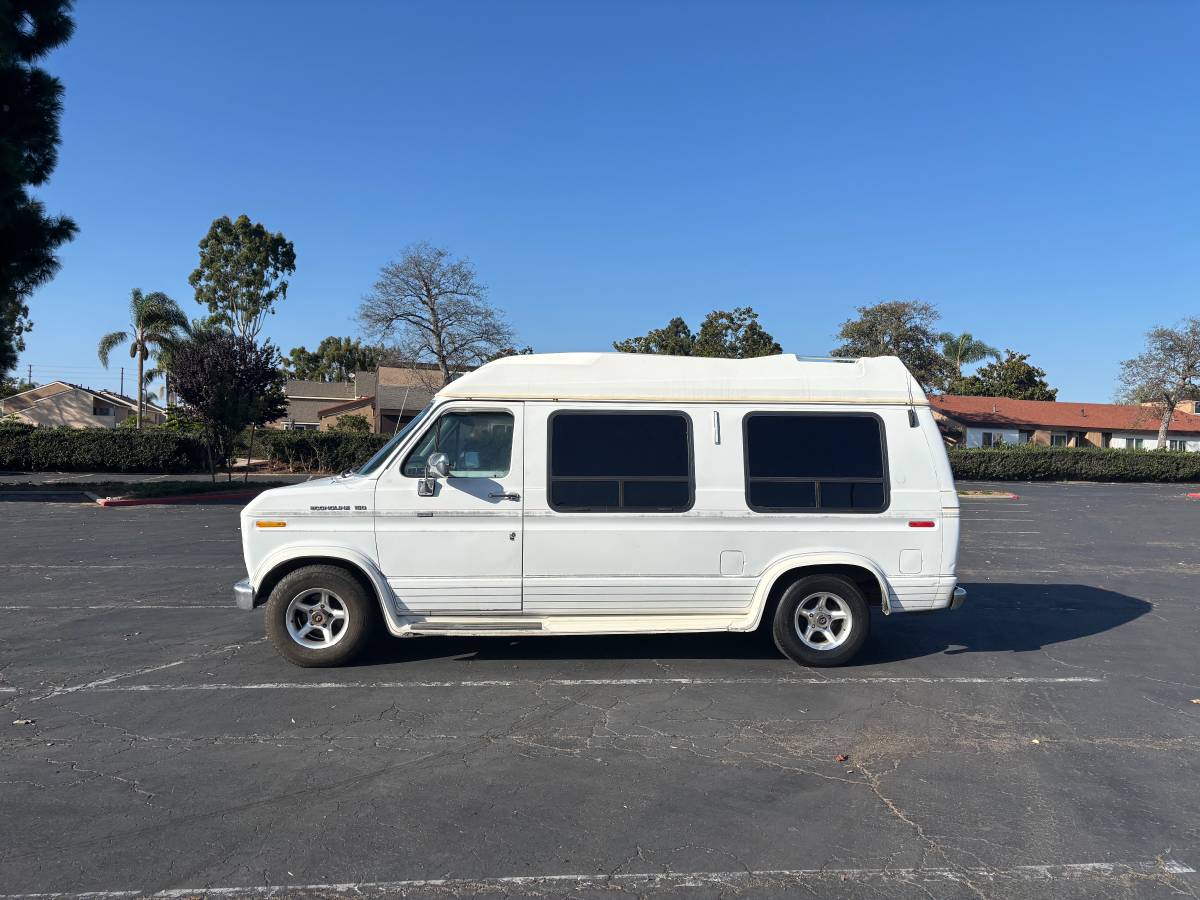 Ford-econoline-150-1990-white