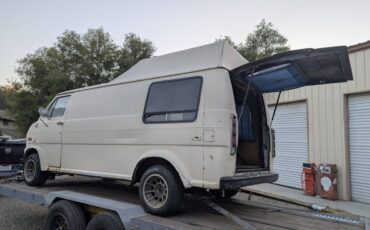 Ford-econoline-1973-white-1