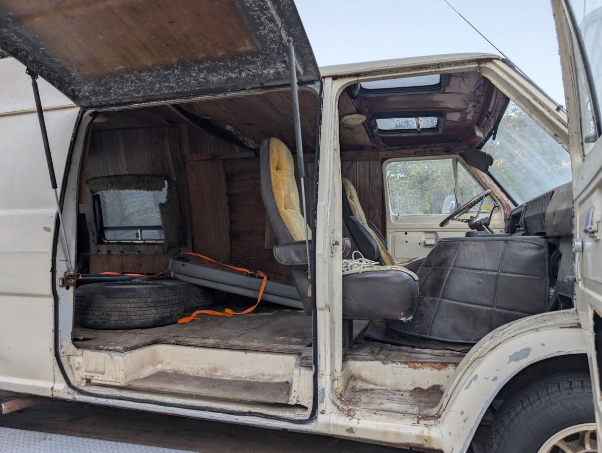 Ford-econoline-1973-white-14