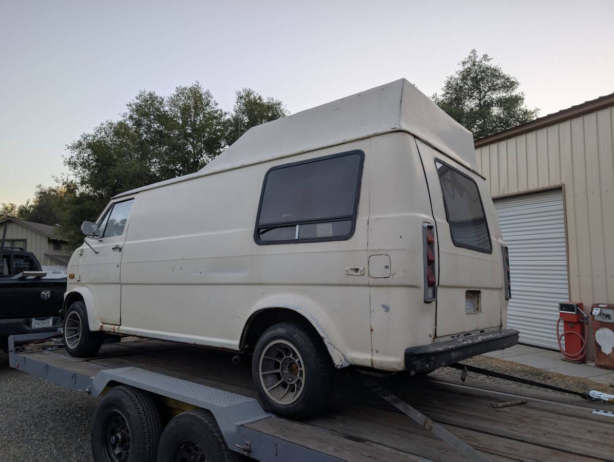 Ford-econoline-1973-white-2