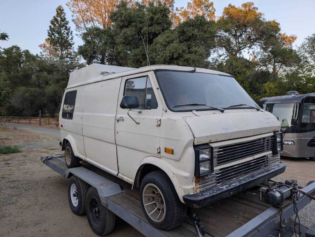 Ford-econoline-1973-white-4