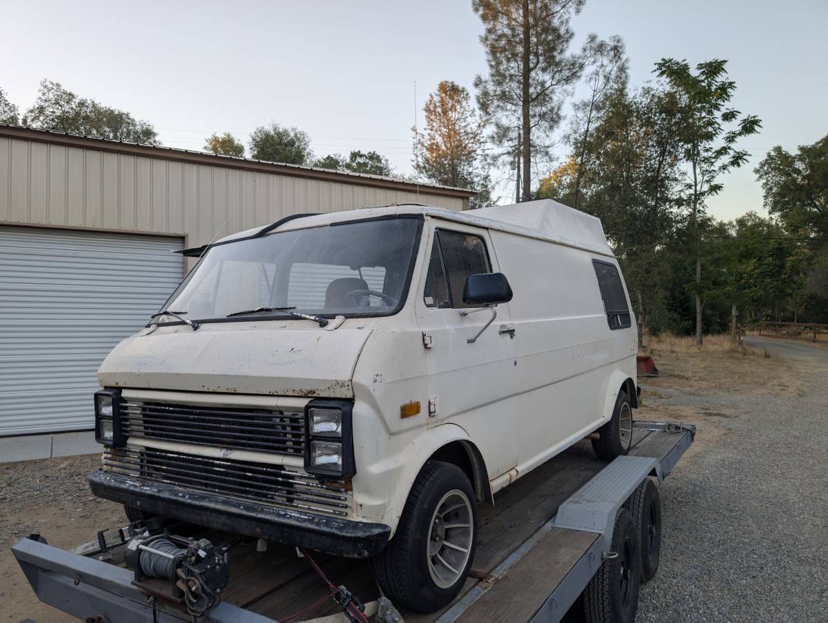 Ford-econoline-1973-white-5
