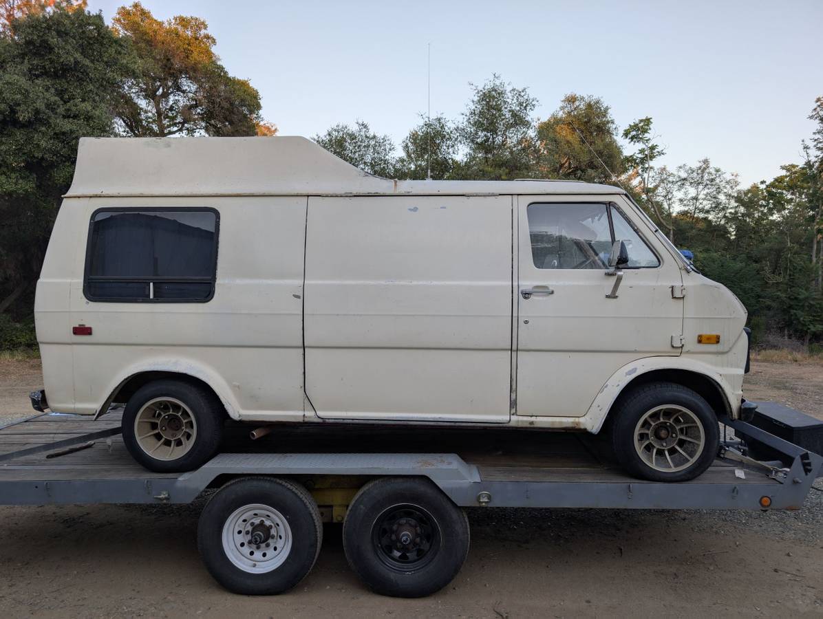 Ford-econoline-1973-white-6