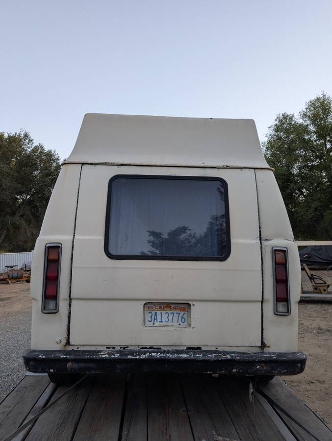 Ford-econoline-1973-white-8