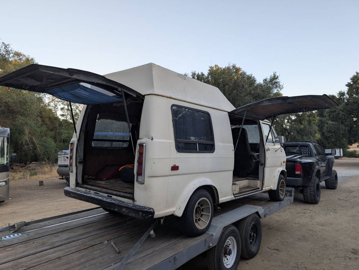 Ford-econoline-1973-white