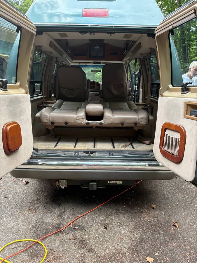 Ford-econoline-conversion-van-1995-green-2