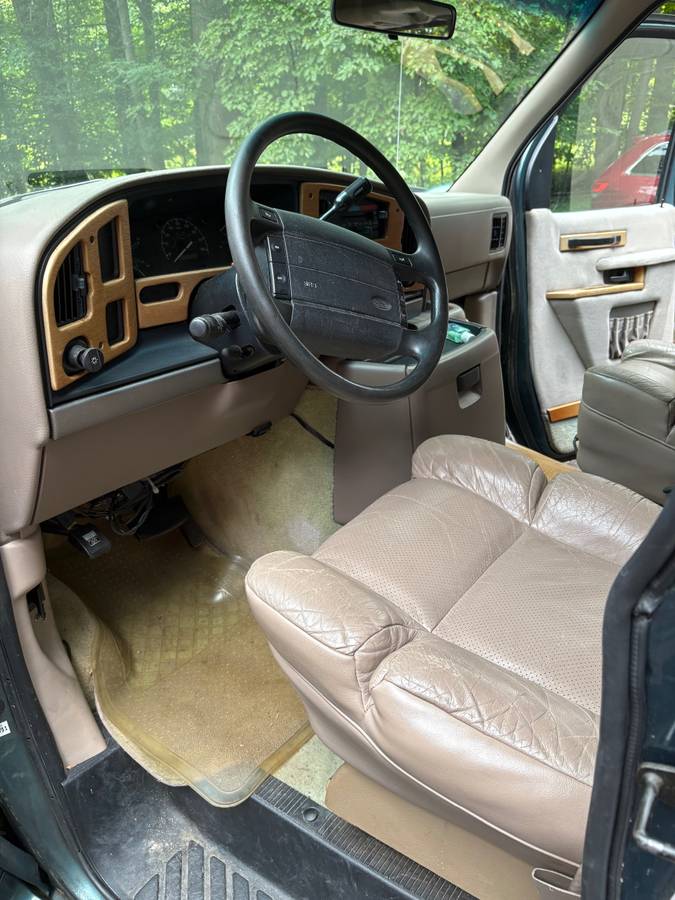 Ford-econoline-conversion-van-1995-green-3