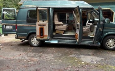 Ford-econoline-conversion-van-1995-green