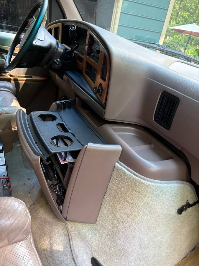 Ford-econoline-conversion-van-1995-green-4