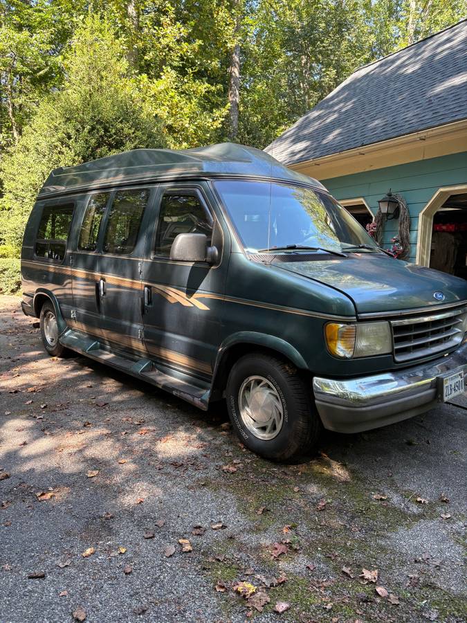 Ford-econoline-conversion-van-1995-green-6
