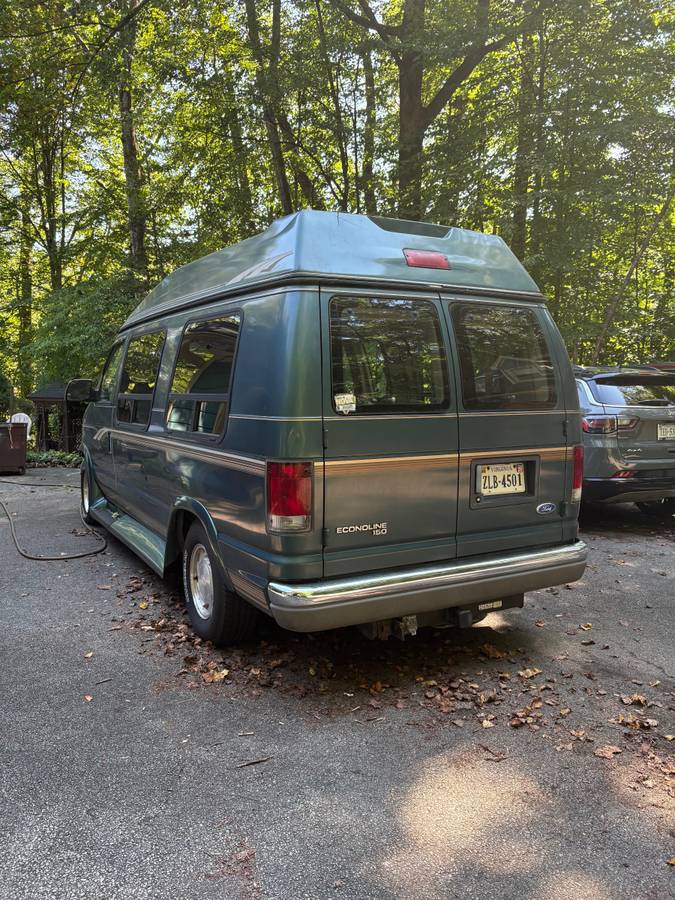 Ford-econoline-conversion-van-1995-green-7