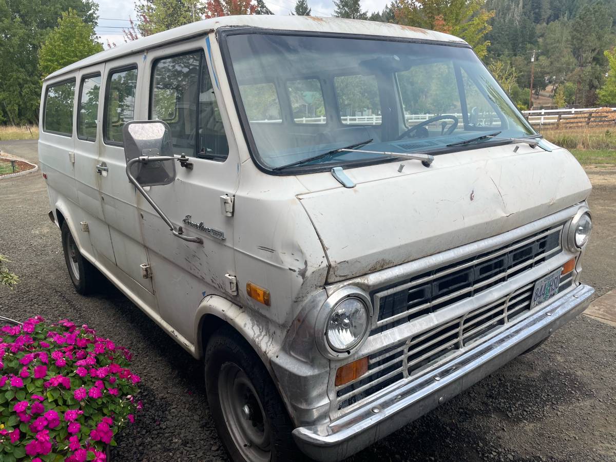 Ford-econoline-e-300-1972-white-1