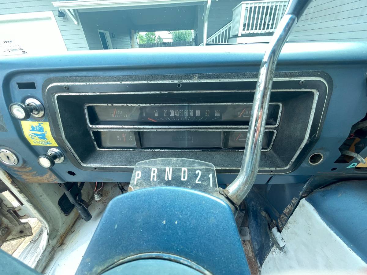 Ford-econoline-e-300-1972-white-10
