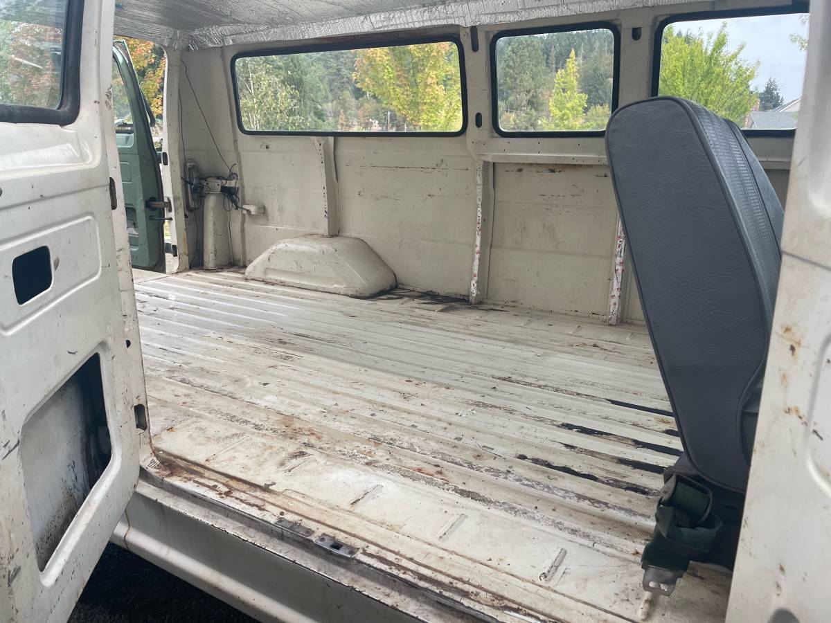Ford-econoline-e-300-1972-white-12