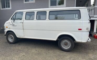 Ford-econoline-e-300-1972-white-2