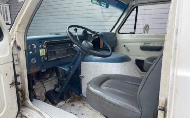 Ford-econoline-e-300-1972-white-5