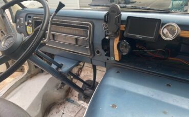 Ford-econoline-e-300-1972-white-8