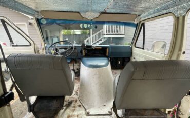Ford-econoline-e-300-1972-white-9