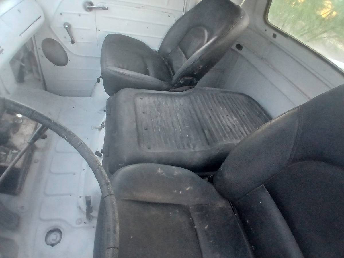 Ford-econoline-truck-1963-white-5