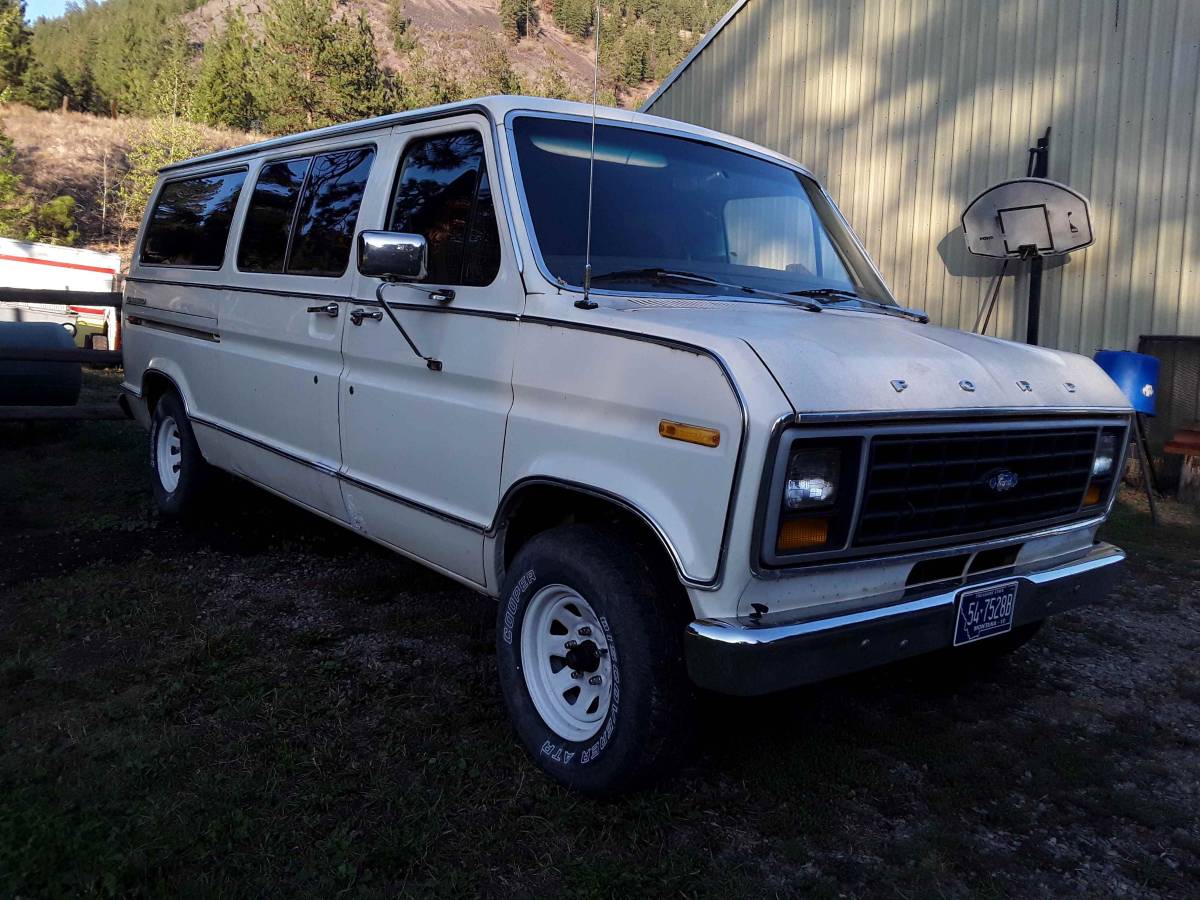 Ford-econoline-van-1979-white-1