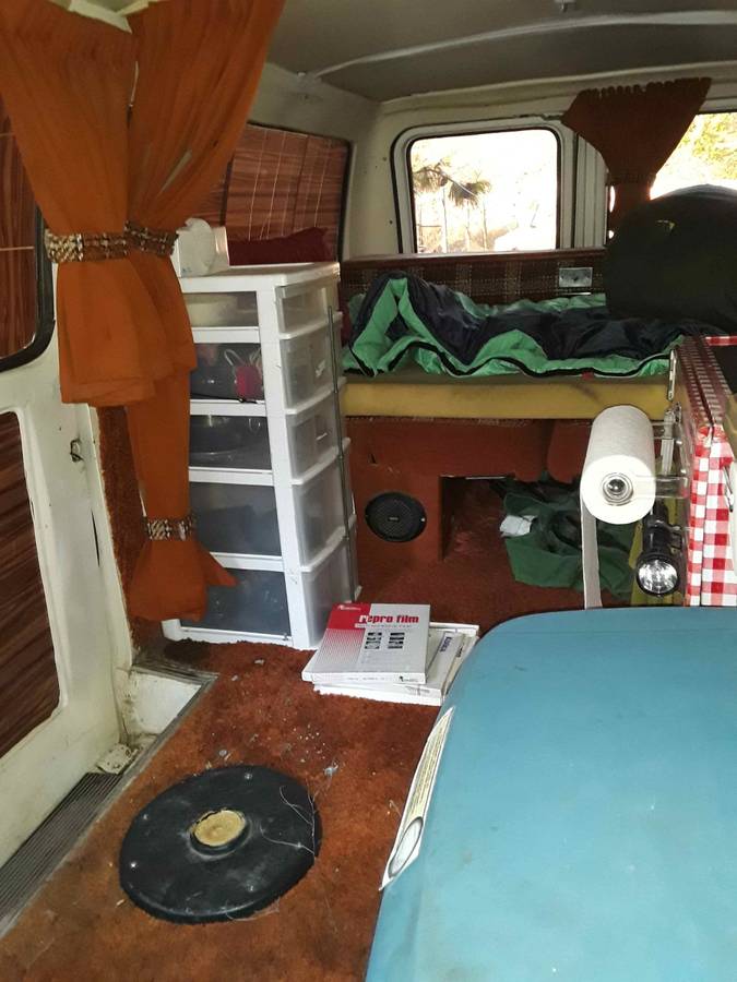 Ford-econoline-van-1979-white-10