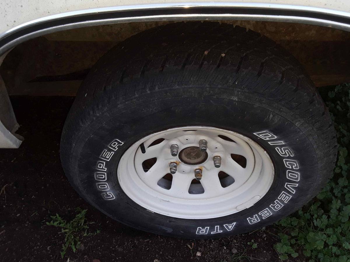 Ford-econoline-van-1979-white-13