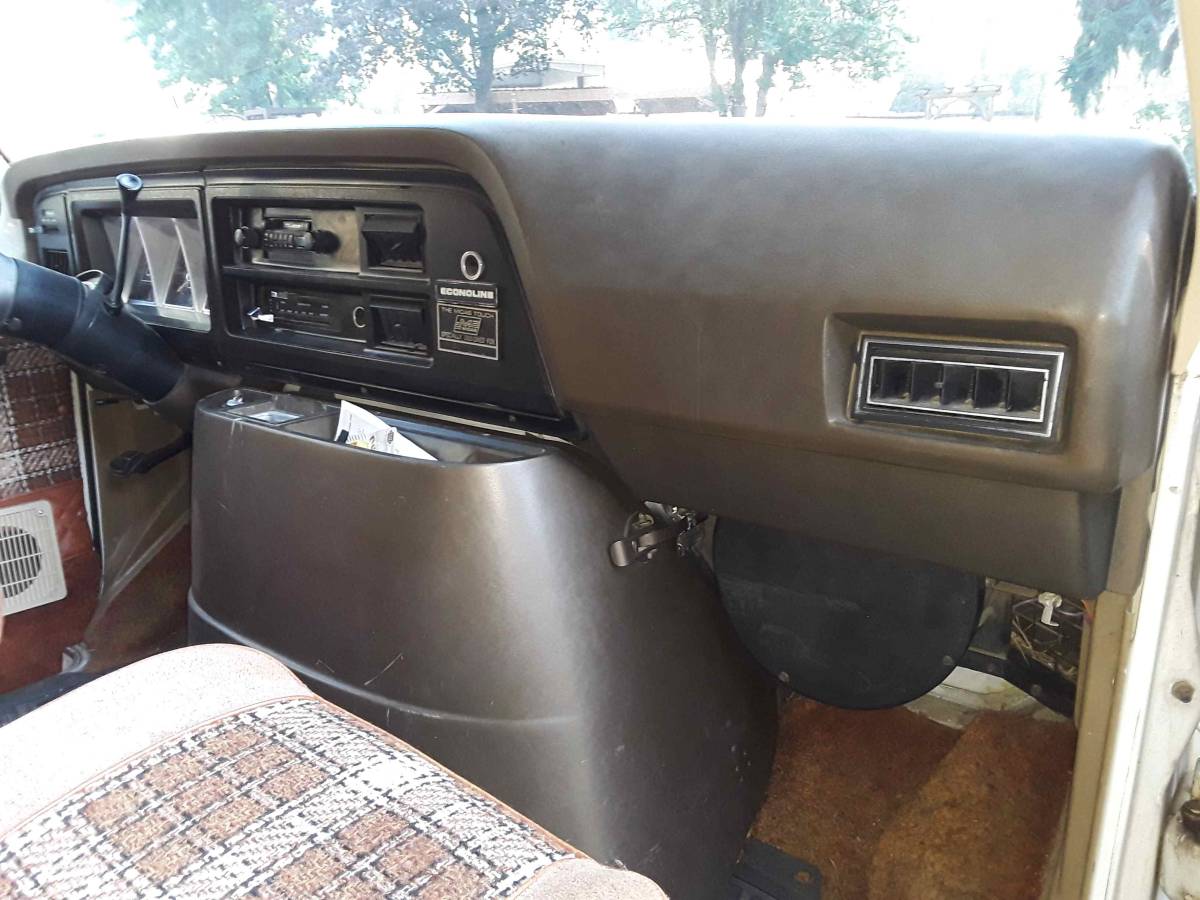 Ford-econoline-van-1979-white-7
