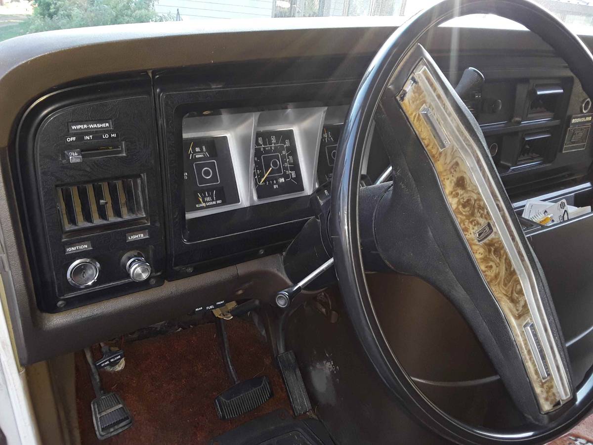 Ford-econoline-van-1979-white-8
