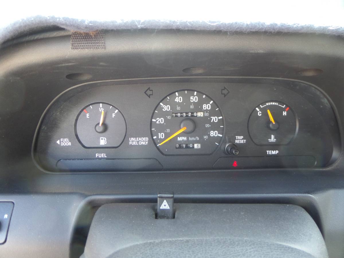 Ford-escort-lx-wagon-1991-white-11