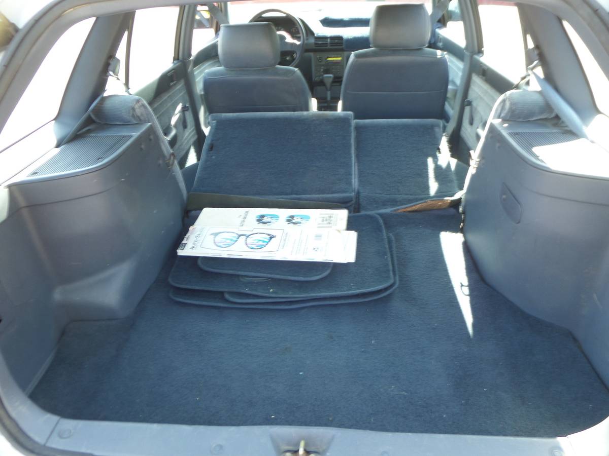 Ford-escort-lx-wagon-1991-white-17