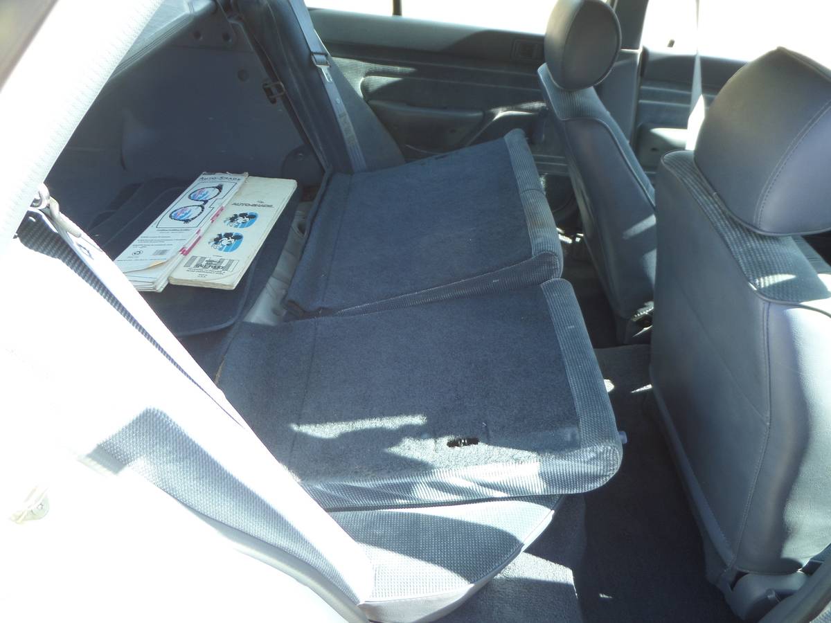 Ford-escort-lx-wagon-1991-white-18