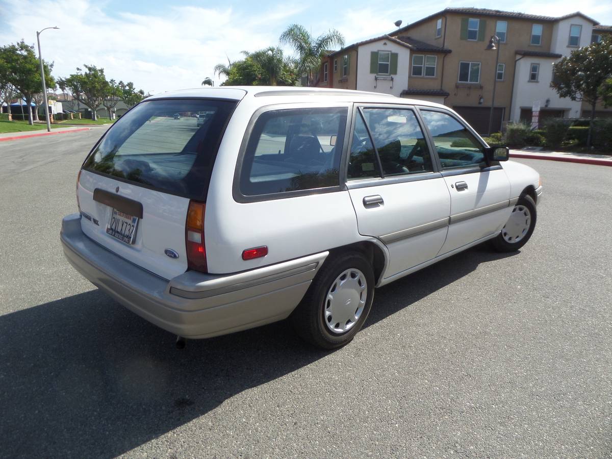Ford-escort-lx-wagon-1991-white-4