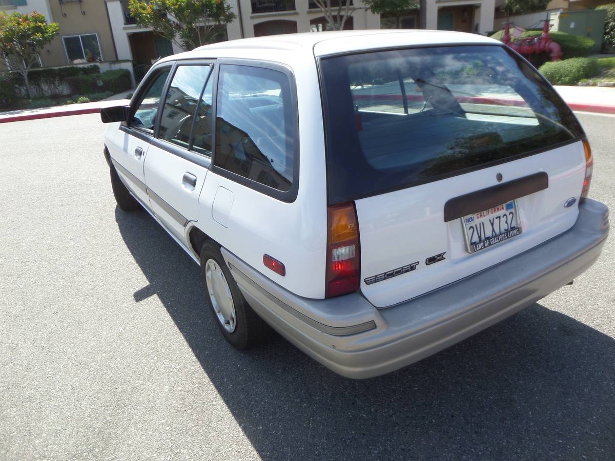 Ford-escort-lx-wagon-1991-white-5