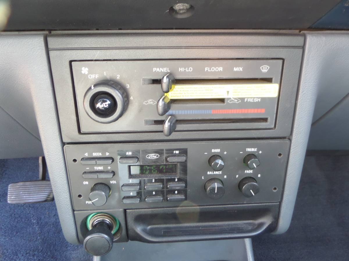 Ford-escort-lx-wagon-1991-white
