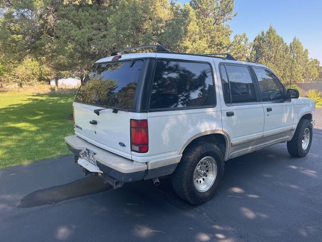 Ford-explorer-eddie-bauer-4-x-4-1991-white-1