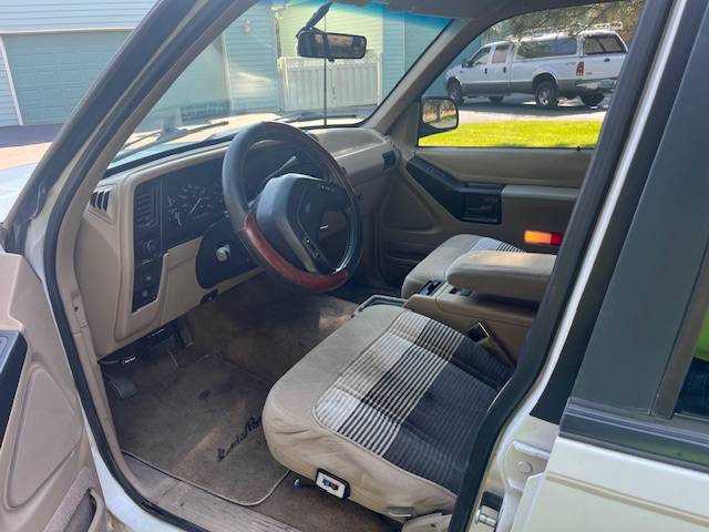 Ford-explorer-eddie-bauer-4-x-4-1991-white-4