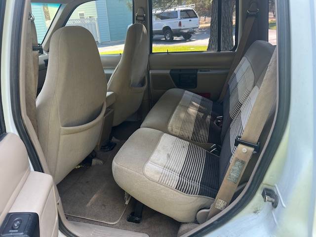 Ford-explorer-eddie-bauer-4-x-4-1991-white-5