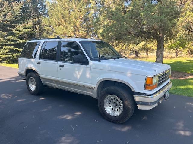 Ford-explorer-eddie-bauer-4-x-4-1991-white