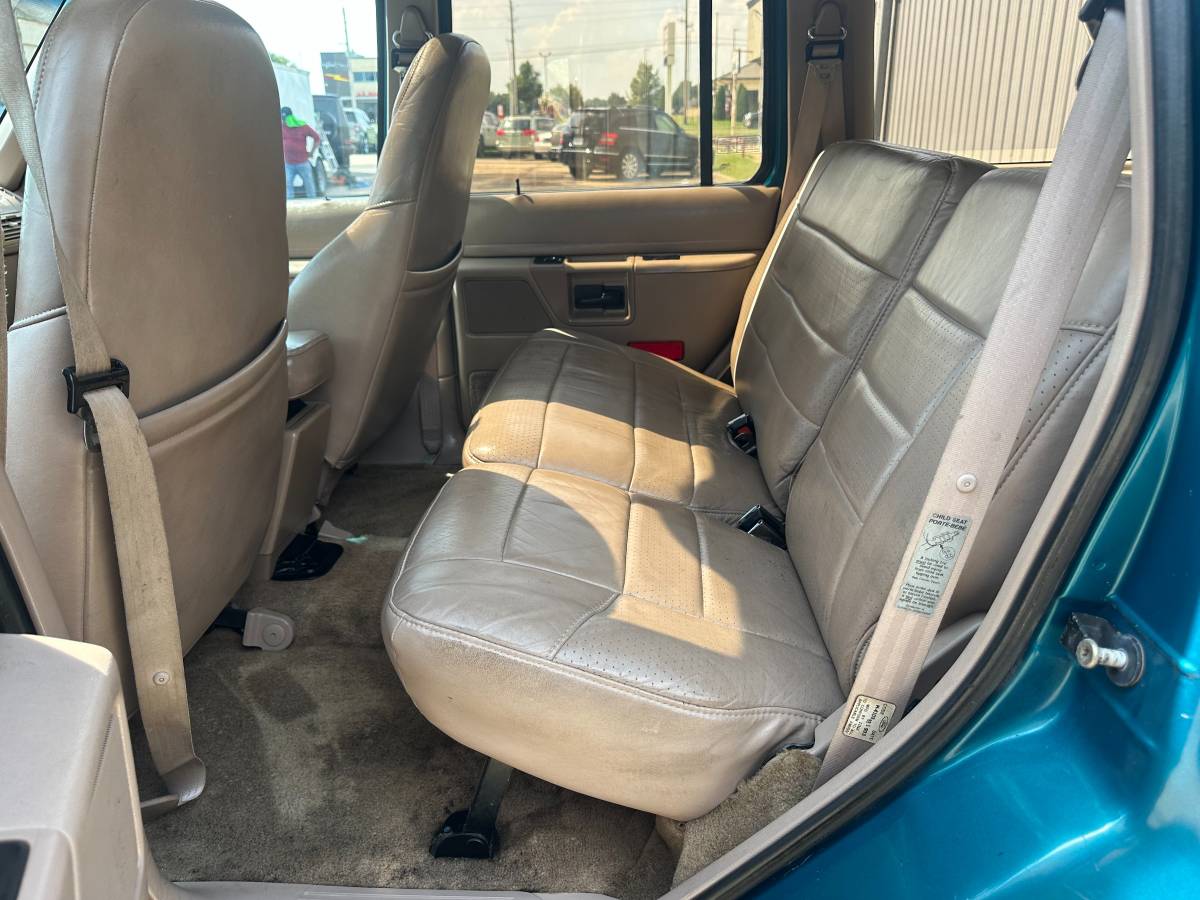 Ford-explorer-eddie-bauer-4x4-1994-3
