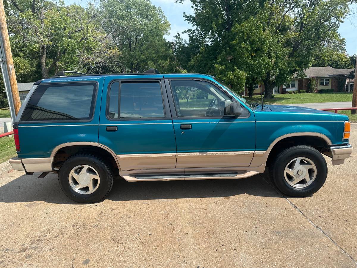 Ford-explorer-eddie-bauer-4x4-1994