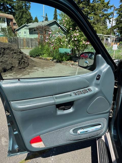 Ford-explorer-eddie-bauer-4x4-1995-green-8