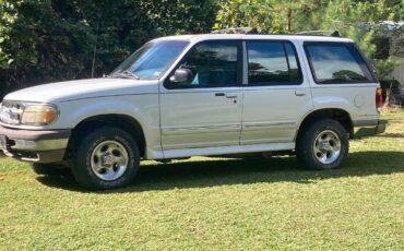 Ford-explorer-xlt-1995-white-3