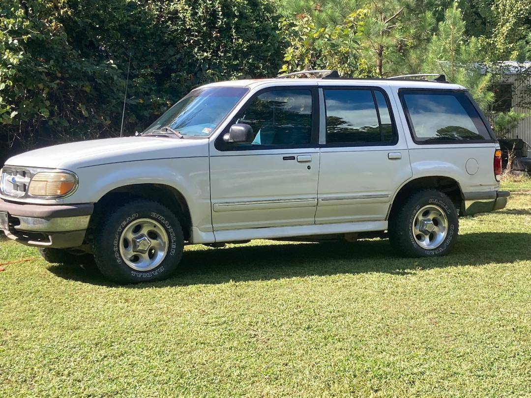 Ford-explorer-xlt-1995-white-3