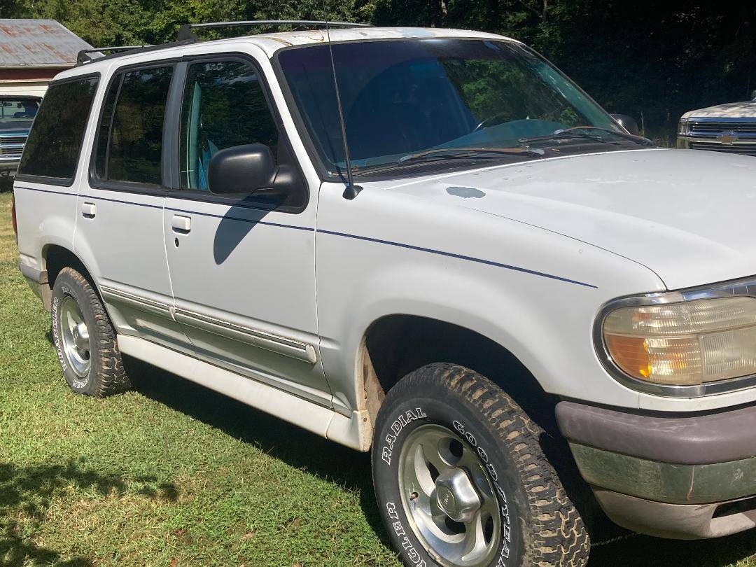 Ford-explorer-xlt-1995-white